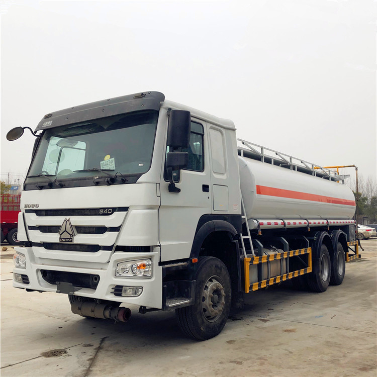 Sinotruk 20m3 Olieleverancier Truck 6*4 6000 Gallon Fuel Truck Te koop