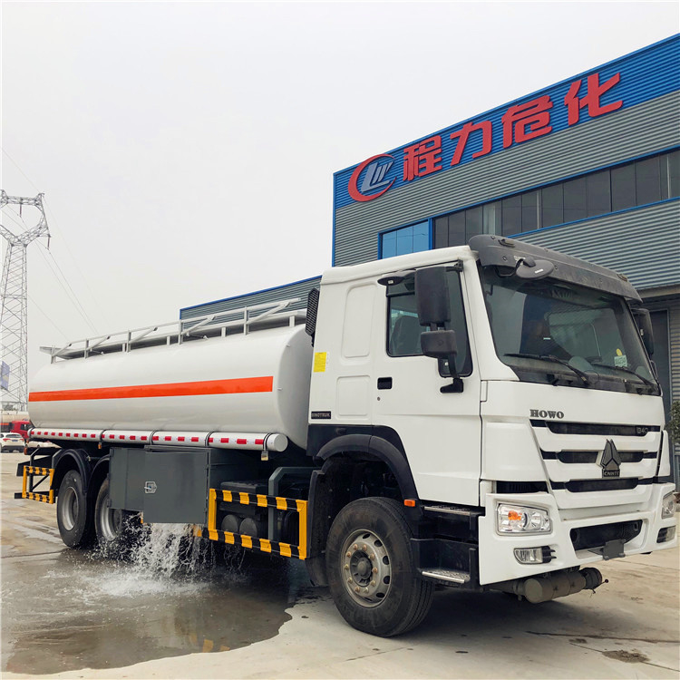 Sinotruk 20m3 Olieleverancier Truck 6*4 6000 Gallon Fuel Truck Te koop
