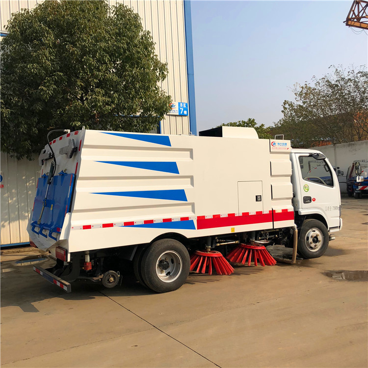 Dongfeng wegschoonmaaktruck 5000 liter vacuüm kleine straatveger truck
