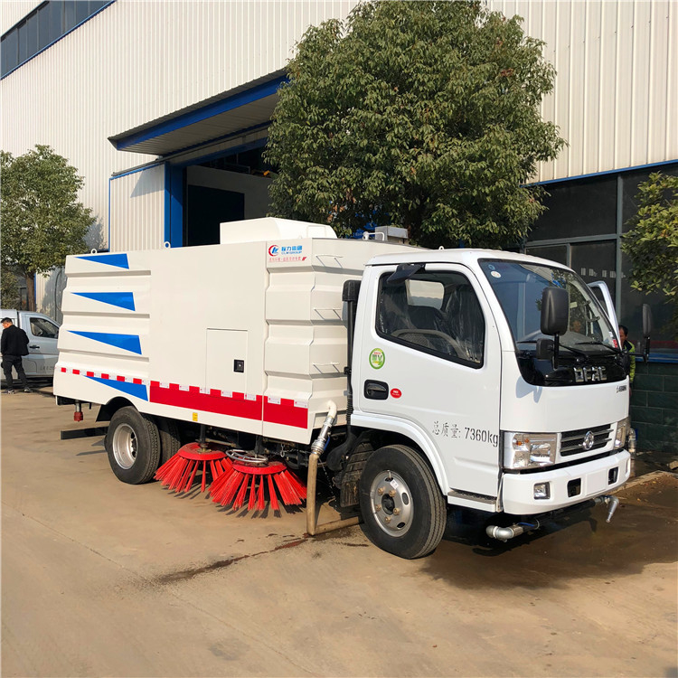 Dongfeng wegschoonmaaktruck 5000 liter vacuüm kleine straatveger truck