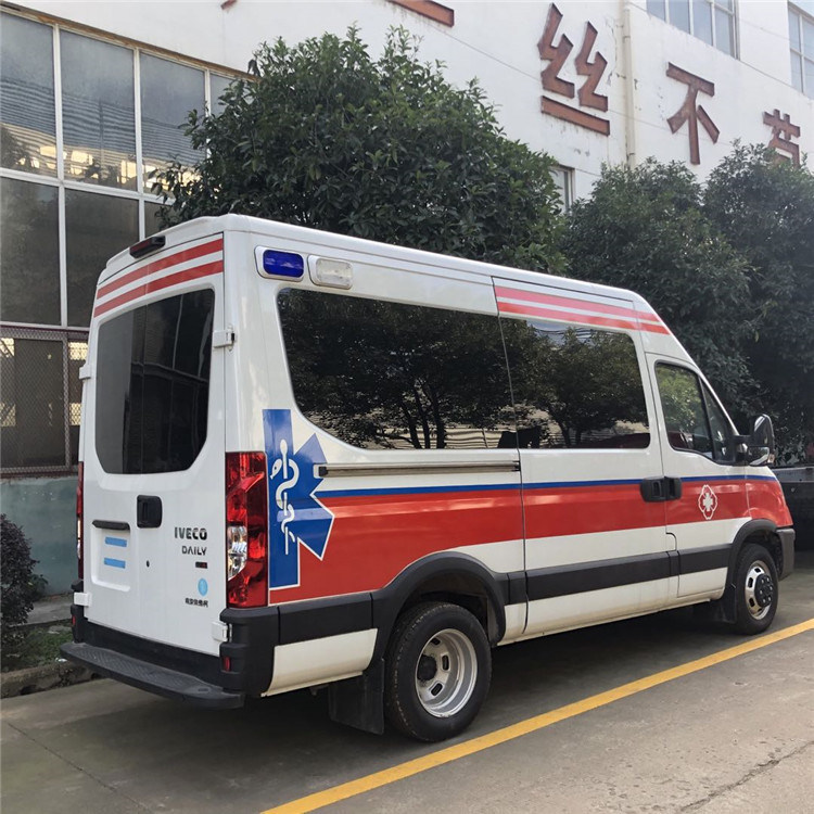 Dieseltype het Mobiele ICU Middelgrote Ziekenhuis van IVECO 4*2 van de Plichtsziekenwagen