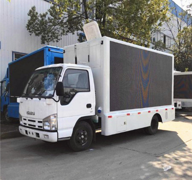 Openluchtvideo die Mobiele Aanplakbordvrachtwagen 3840*1728mm P4 met Hydraulisch Opheffend Systeem adverteren