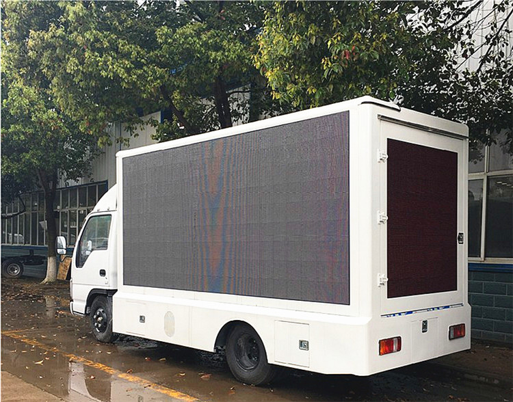 Openluchtvideo die Mobiele Aanplakbordvrachtwagen 3840*1728mm P4 met Hydraulisch Opheffend Systeem adverteren