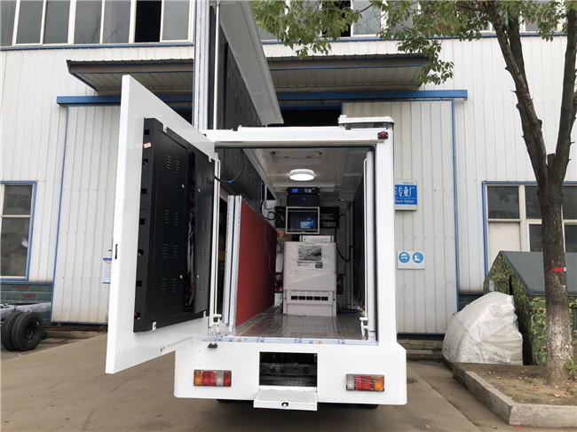 P5 van het LEIDENE van de Vrachtwagenlhd Reclame Mobiel Aanplakbord Dieseltype met Generator en Sprekers