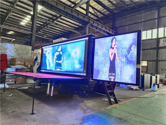 16ft 220V Mobile LED Display Truck 3 Sides P4 Digital LED Truck met schermopheffing