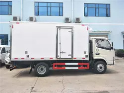4*2 de Doosvrachtwagen Dongfeng van de diepvriezerijskast 5 Ton graad -5 tot -15