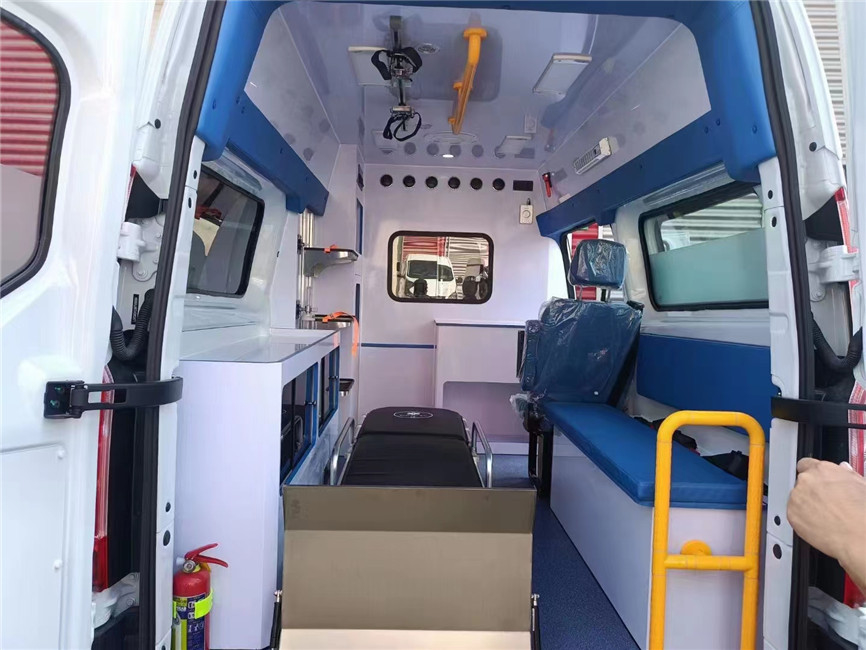 6 zitplaatsen Diesel Medium Duty Ambulance Noodbewaking Ford V362 Transit Van Ambulance