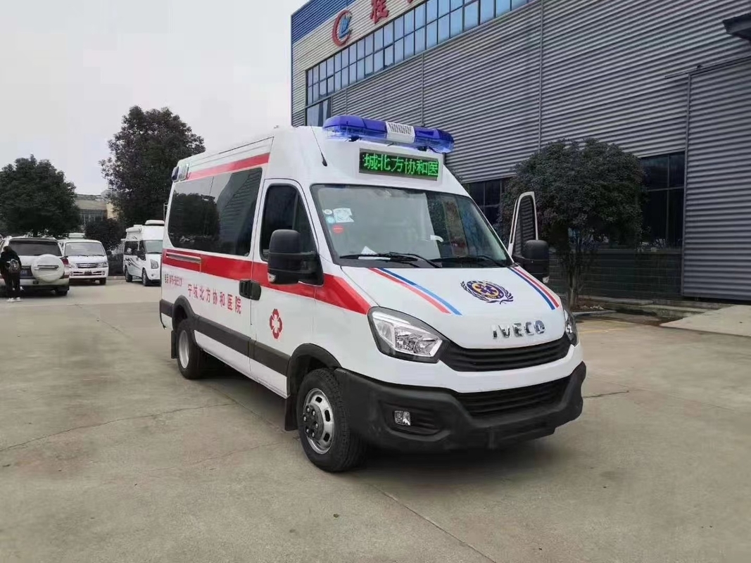IVECO-Ziekenwagen 130 Km/H-Diesel Type 4*2 van de Eerste hulp Middelgrote Plicht