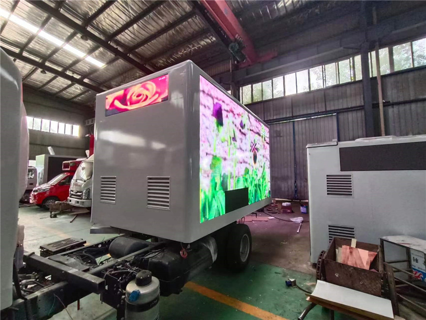 P6 Digitaal billboard Truck 320*160mm 3 zijden P5 Mobiele LED display Truck reclame