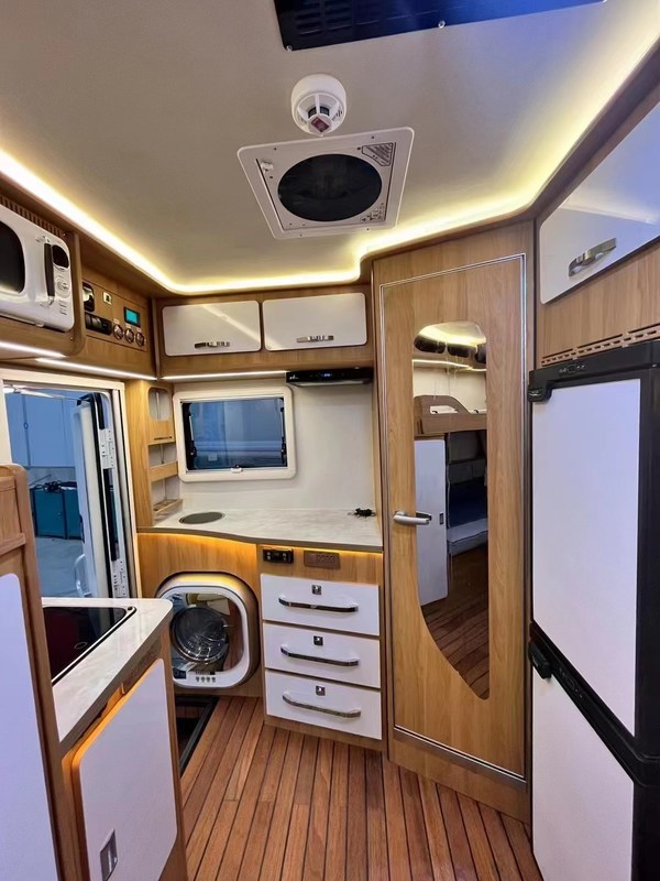 5995x2350x2950mm RV Caravan Van OE OEM Service Naakt Met Waxing Door Roro Ship