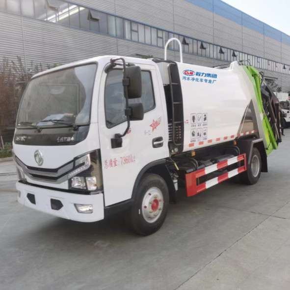China Brand Dongfeng Kleine Compactor vuilniswagen met 6,50-16 banden en reserve