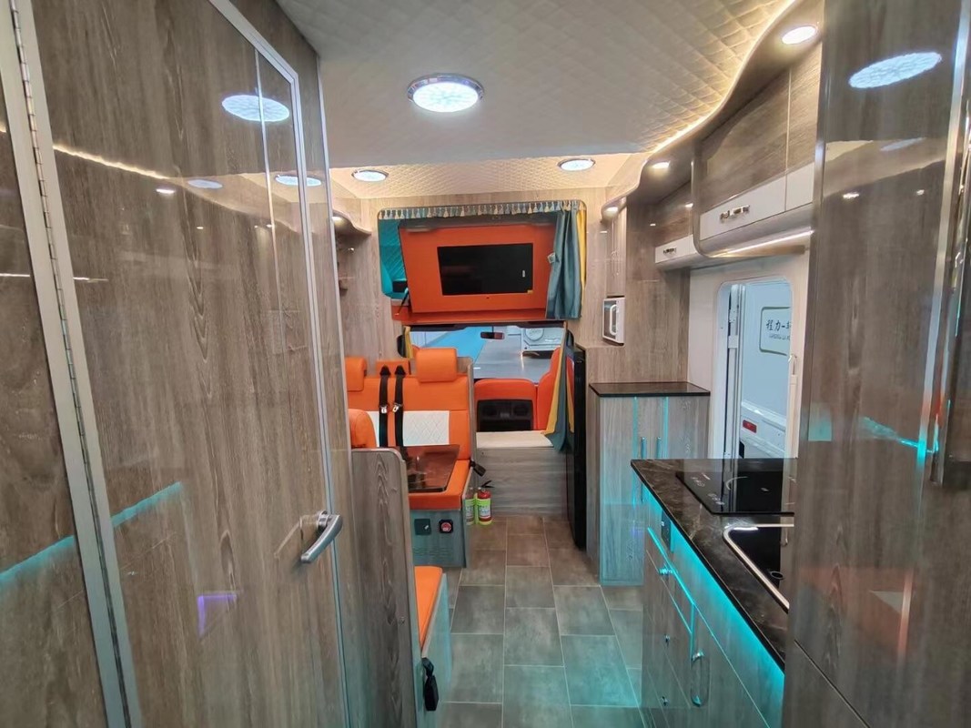 Rv Caravan Yuejin S500 Model C camper met slaapcapaciteit voor 4-6 personen - CLW OE NO