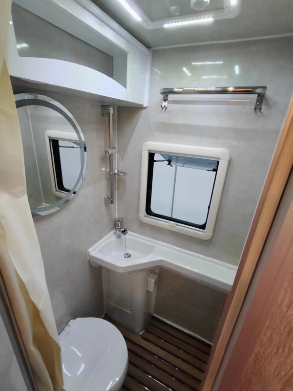 Rv Caravan Yuejin S500 Model C camper met slaapcapaciteit voor 4-6 personen - CLW OE NO