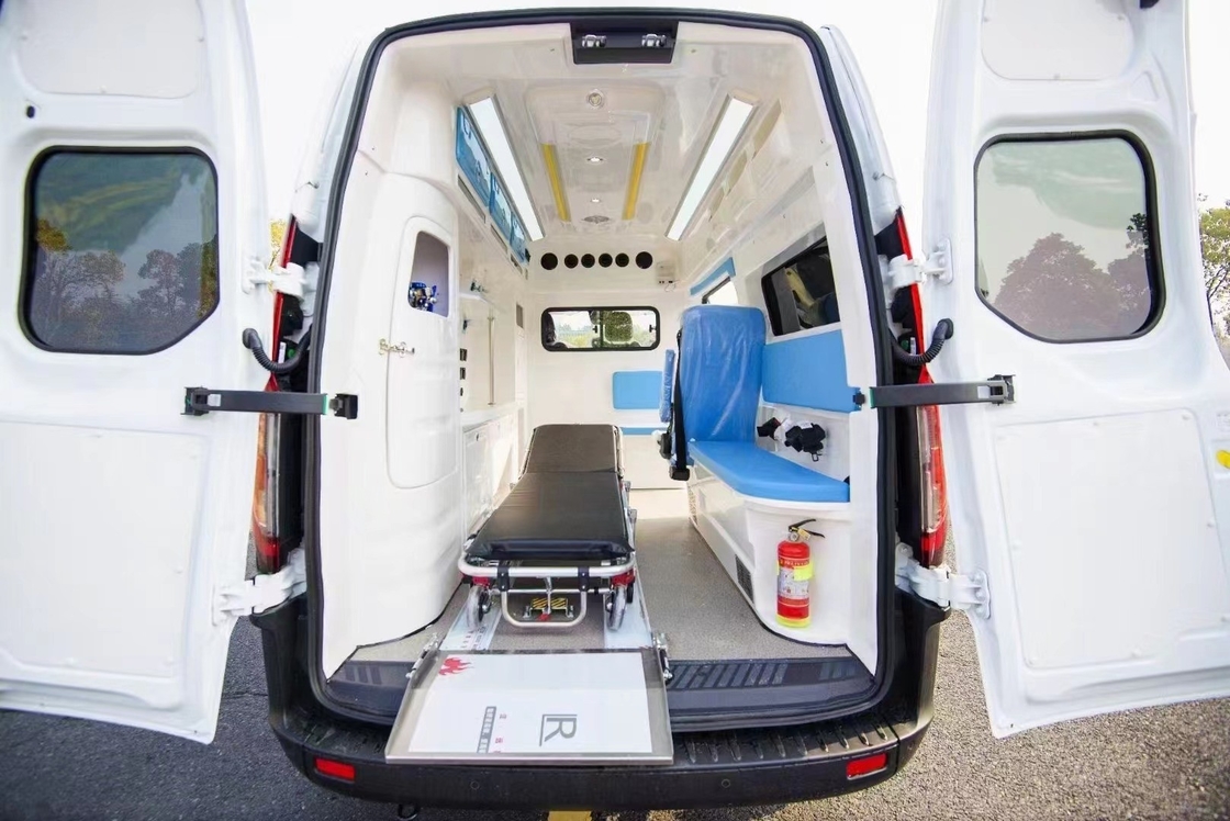 Euro 5 4*2 Ford ambulancewagen met eerstehulpapparatuur en kast