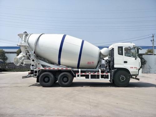 10m3 betonnen cementwagen met linkse stuur en 12.00R20 staaldraadband