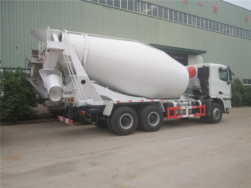 Hoogwaardige Euro 3-betontruck met een verplaatsing van 9726 ml voor een soepele werking