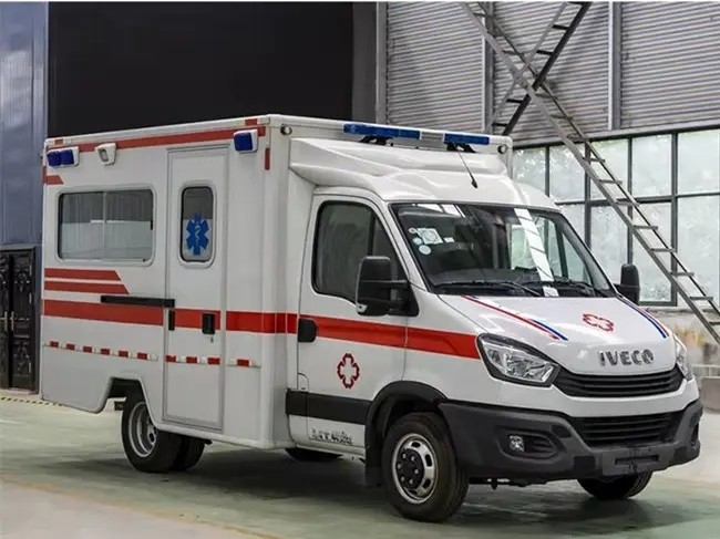 3300 Bruto voertuiggewicht 4x4 ambulancewagen met handgeschakeld type