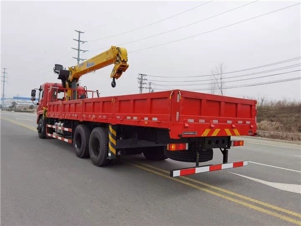 6*4 Boom Dongfeng rechthoekige telescopische vrachtwagen gemonteerde kraan voor zwaar tillen