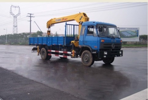 5 6 7 8 Tons Truck Mounted Crane Met maximale snelheid 90 Km/H 4*2 Telescopische Boom Truck Mounted Crane