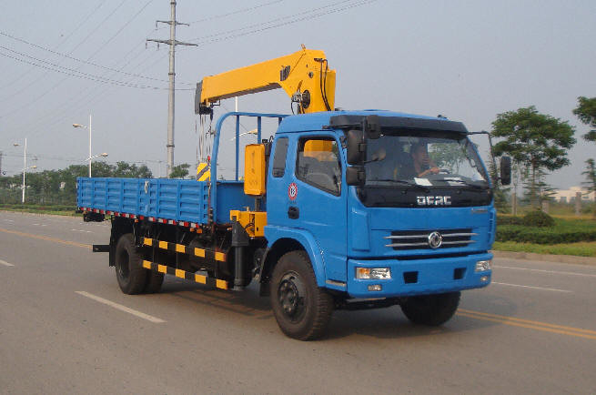5 6 7 8 Tons Truck Mounted Crane Met maximale snelheid 90 Km/H 4*2 Telescopische Boom Truck Mounted Crane