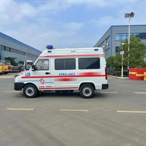 Iveco Ambulance 2800 mm Wheel Base ambulancebussen met 90 kW nominale vermogen en 3550 kg bruto gewicht