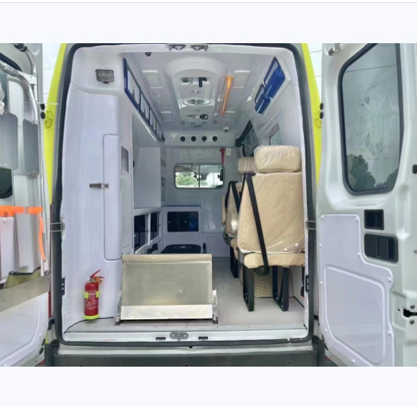 4*2 Iveco Ambulances Euro 6 klassieke noodreddingsvoertuig met maximale snelheid 145 km/u