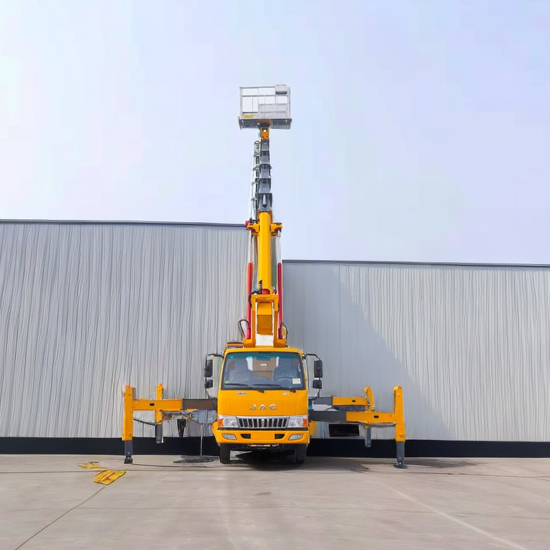 Isuzu 85KW Luchtwerktruck Bucket Trucks 200kg Lading 5-Speed Manuele Hexagonale Jib Strobe Light
