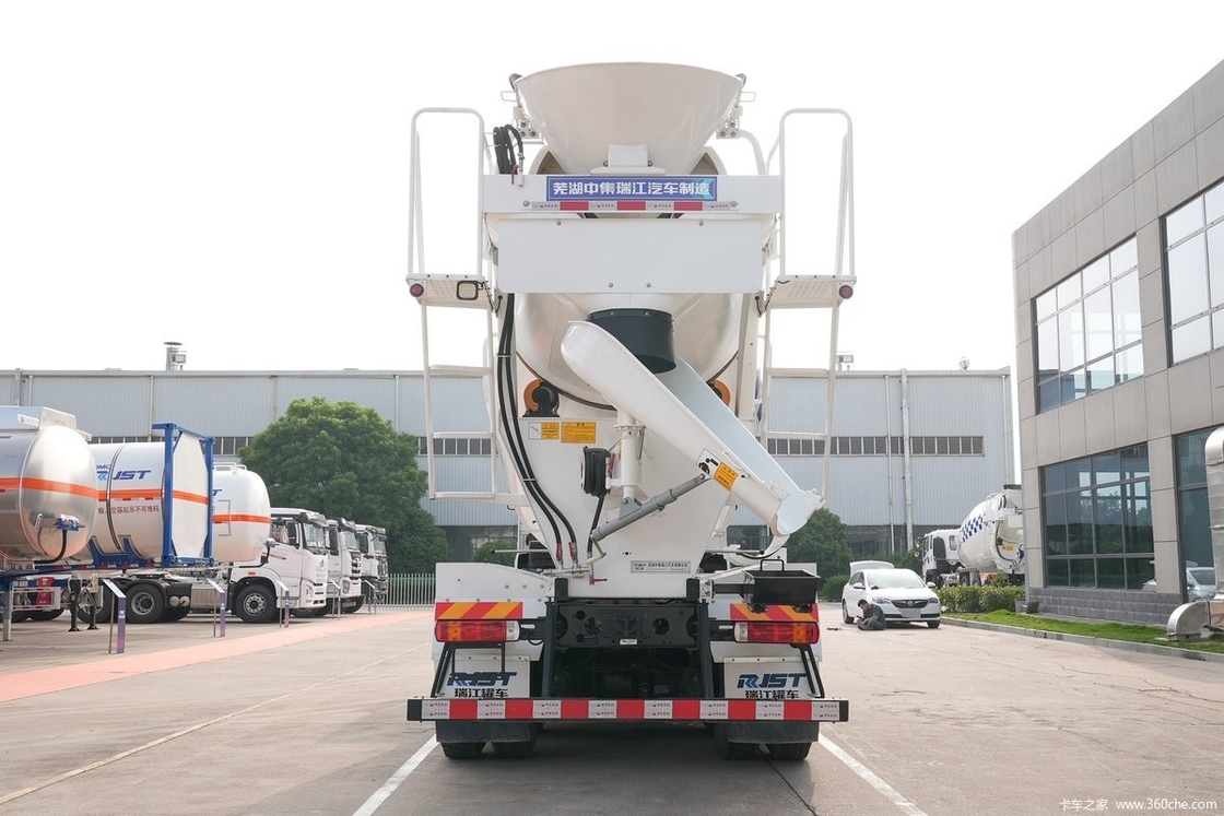 Euro 5 12 wielen cementmixer vrachtwagen 12m3 diesel cement beton vrachtwagen met pomp te koop