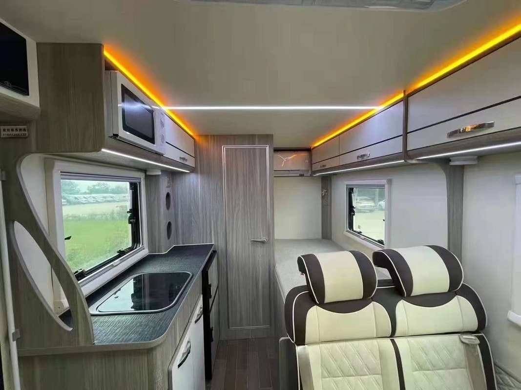 Caravan van de Kampeerautovan automatic transmission 4*2 Motorhome rv van Yuejinfoton de Openlucht