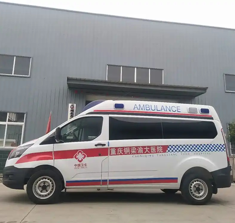 De linkeraandrijving 4*2 doorwaadt het Voertuig van de de Ziekenwagenvrachtwagen van de 5+1 Transmissienoodsituatie