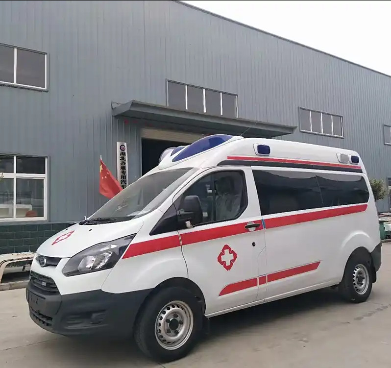 De linkeraandrijving 4*2 doorwaadt het Voertuig van de de Ziekenwagenvrachtwagen van de 5+1 Transmissienoodsituatie
