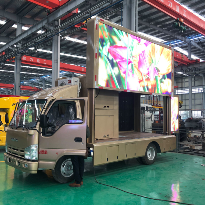 Isuzu 4×2 P6 Digital LED Billboard Truck 192*192mm 3 zijden Hoog licht