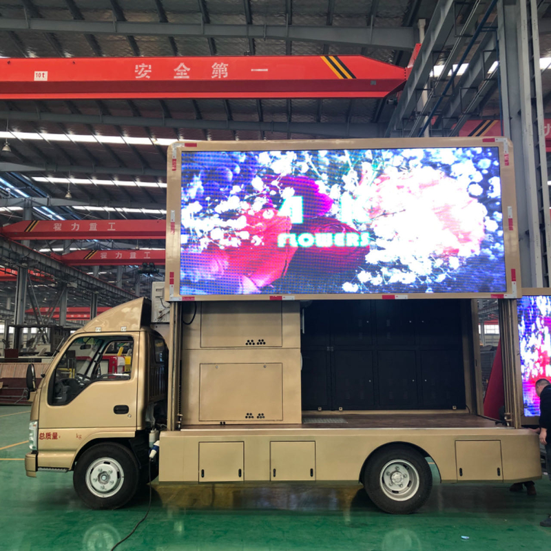 Isuzu 4×2 P6 Digital LED Billboard Truck 192*192mm 3 zijden Hoog licht