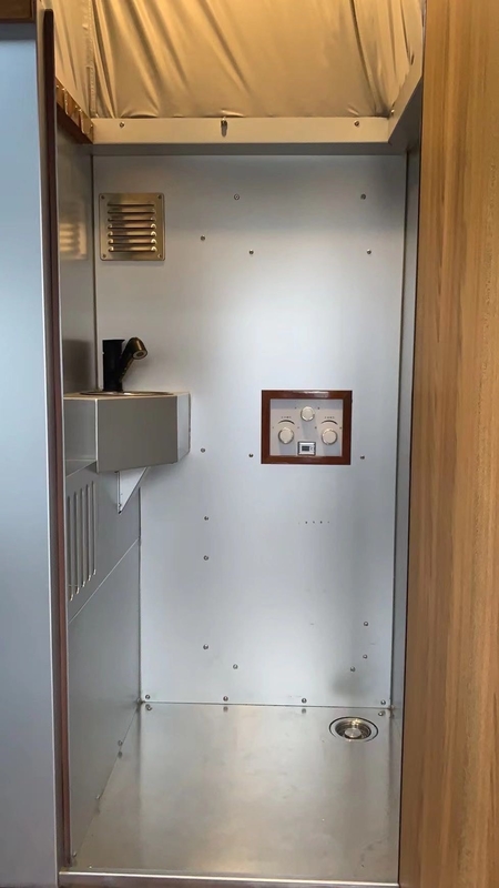 De witte Kleine Off Road-Slaapkamers van de Kampeerautocaravan 1500kg 2 voor het Openluchtfamilie Reizen
