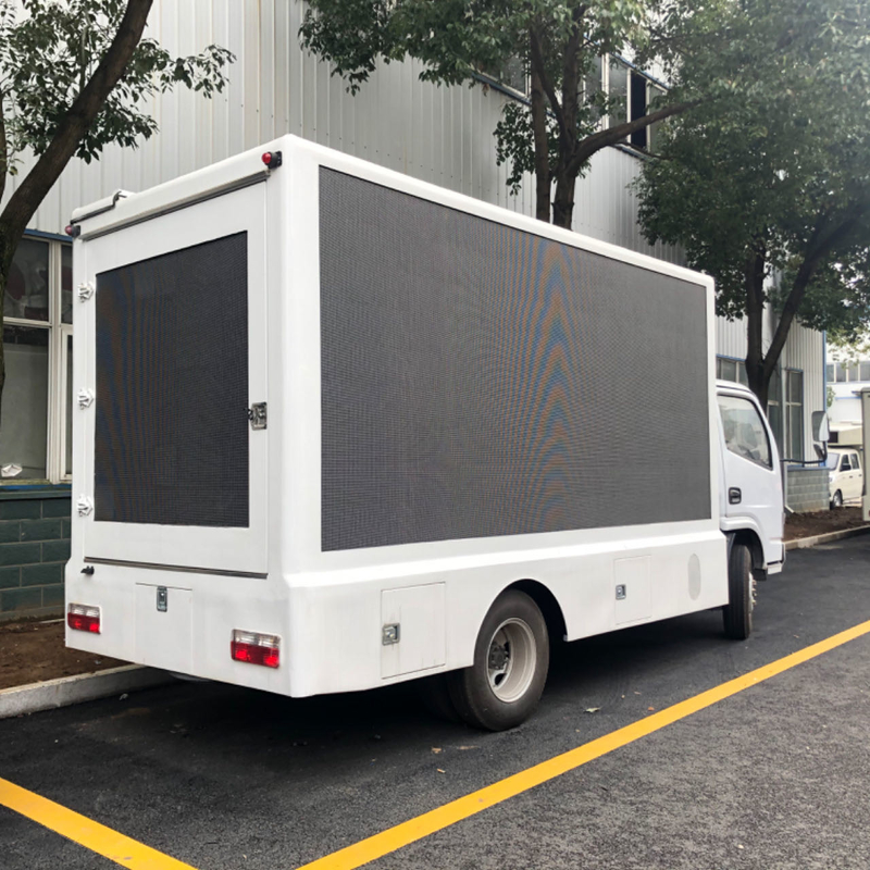 Dongfeng 4x2 led mobiele vrachtwagen met lichtdoos bedekt met glas en buiten LED-scherm voor reclame