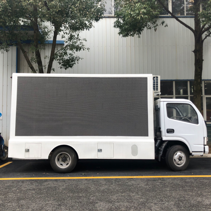 Dongfeng 4x2 led mobiele vrachtwagen met lichtdoos bedekt met glas en buiten LED-scherm voor reclame